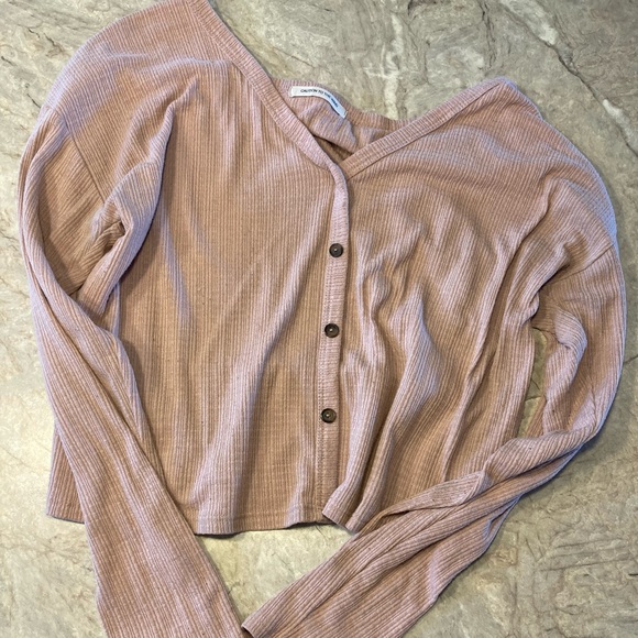 Long sleeve with buttons in the front